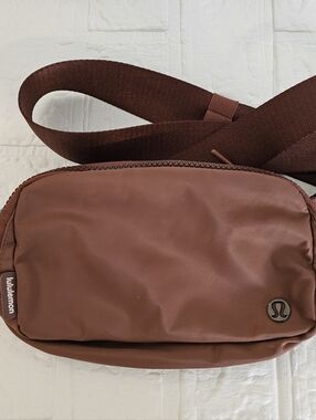 Lululemon Everywhere Belt Bag
